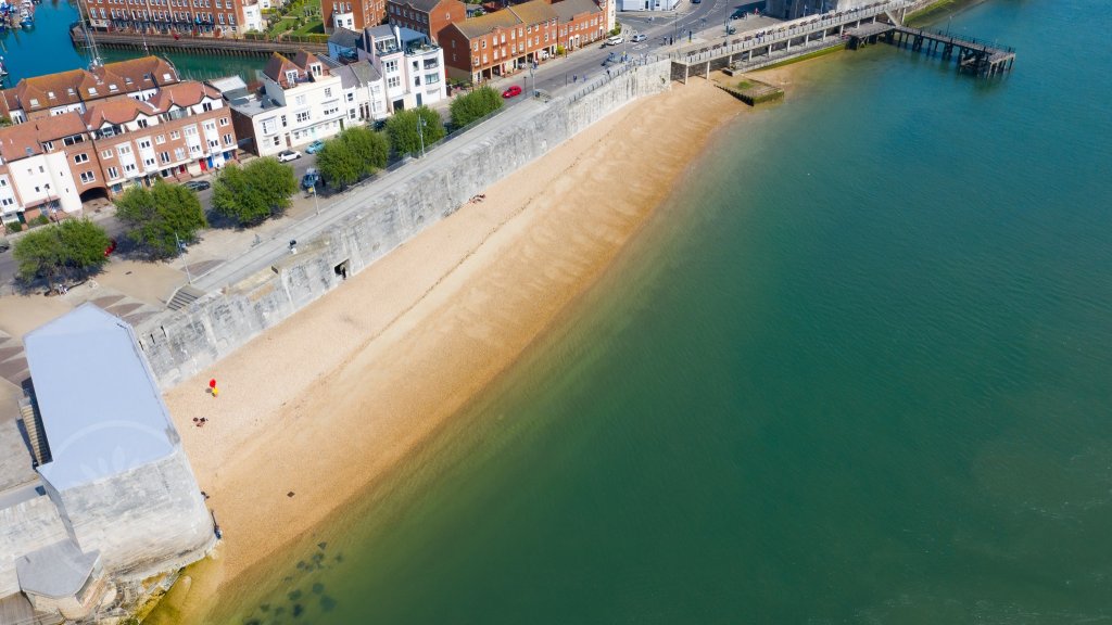 hot walls beach portsmouth